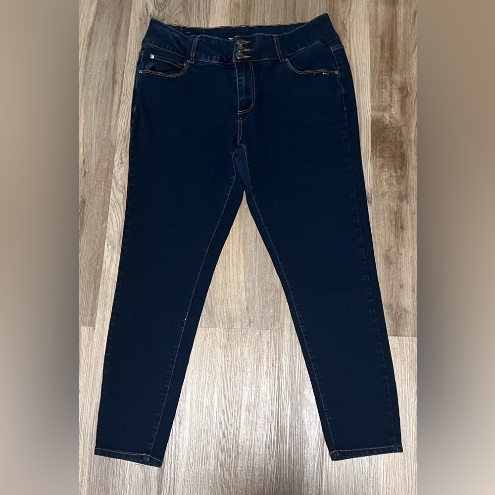 Women's Tahari Dark Denim Skinny Jeans - Size 16
